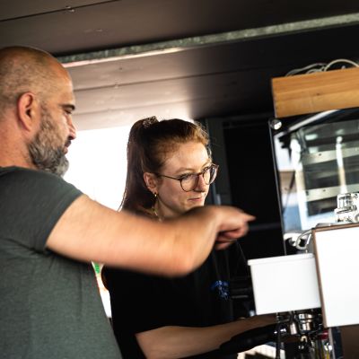 Zwei HERMANN-Mitarbeiter